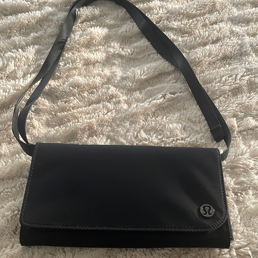 Lululemon wallet clutch crossbody